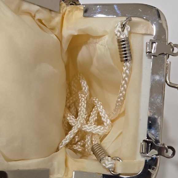 Vintage Pearl-Embellished Cream Clutch - Picture 9 of 13